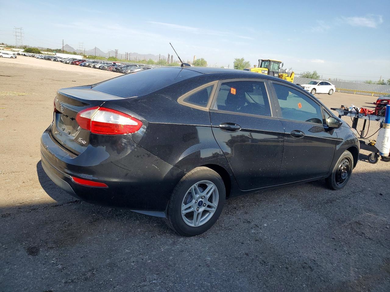 2018 Ford Fiesta Se - Image 3