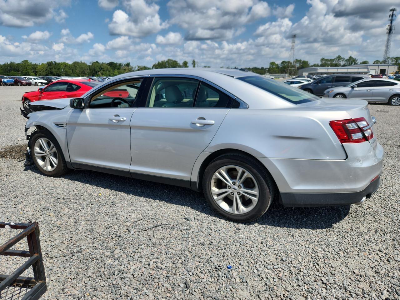 2016 Ford Taurus Se - Image 2