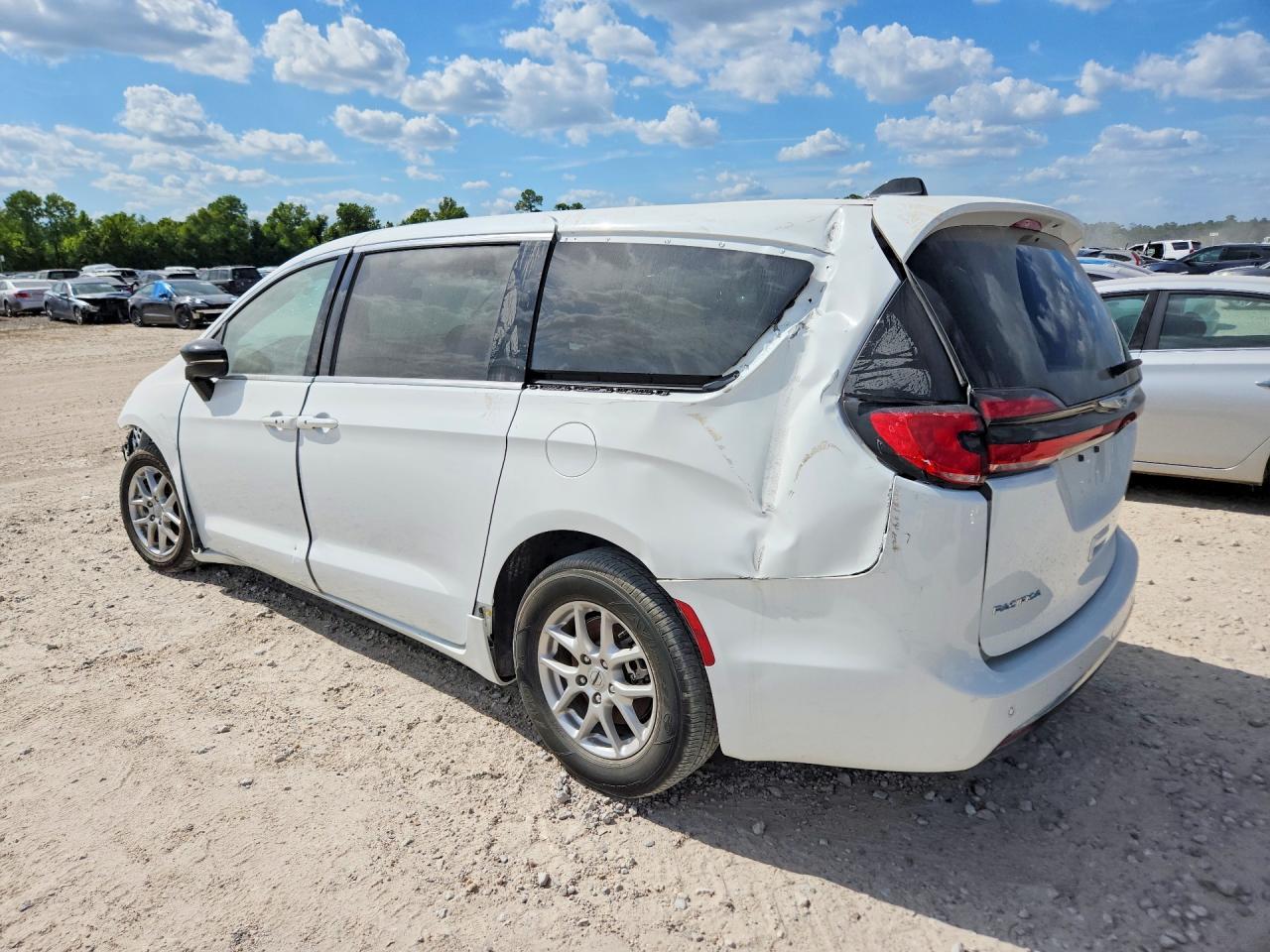 2024 Chrysler Pacifica Touring L - Image 2