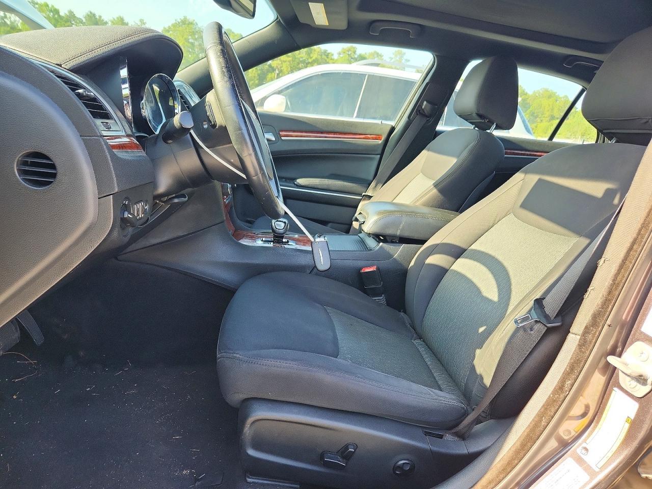2014 Chrysler 300 - Image 7