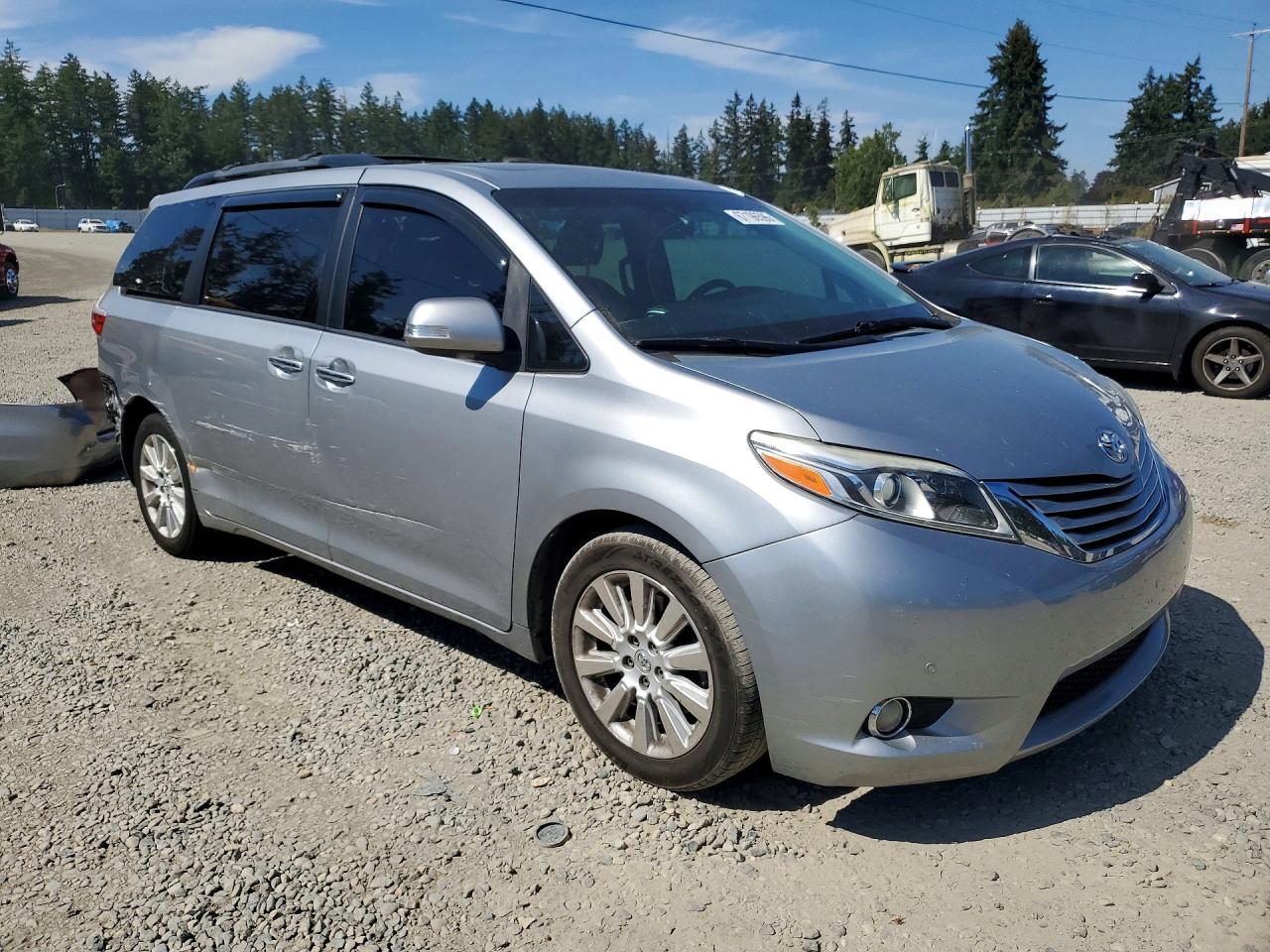 2015 Toyota Sienna Limited Premium 7-Passenger - Image 4