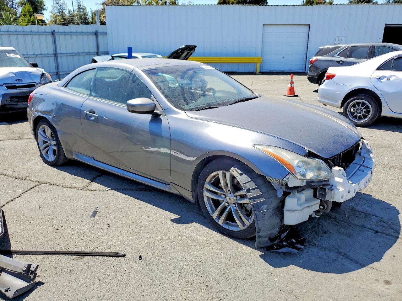 2010 Infiniti G37 Convertible Base - Image 4