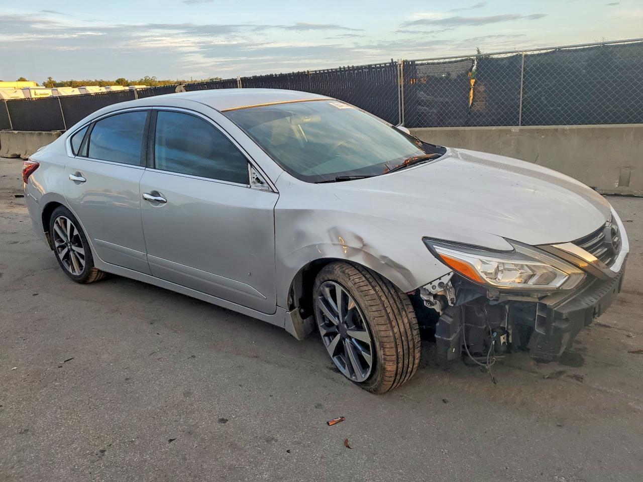 2017 Nissan Altima 2.5 Sr - Фото 4