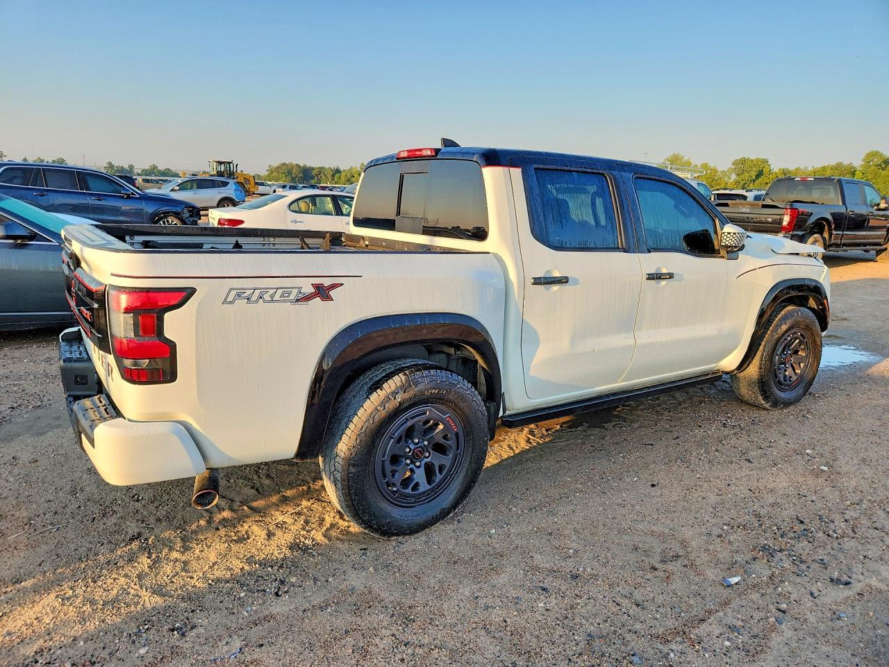 2025 Nissan Frontier Pro-X - Фото 3