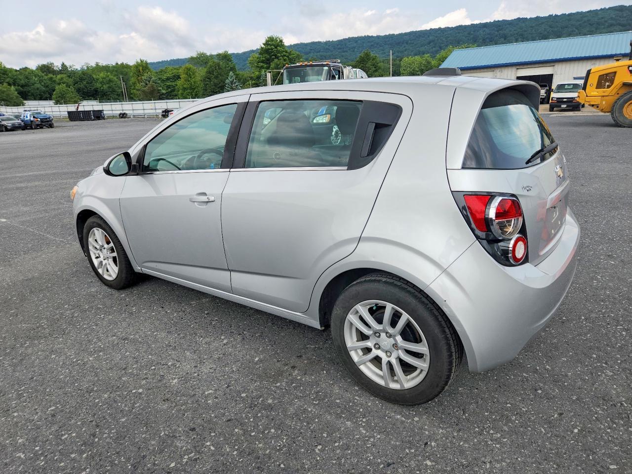 2016 Chevrolet Sonic Lt - Фото 2