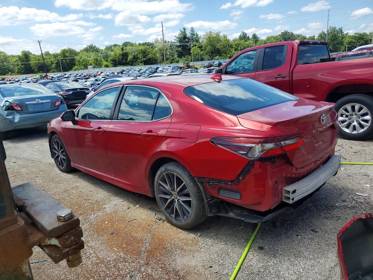 2021 Toyota Camry Se - Фото 2