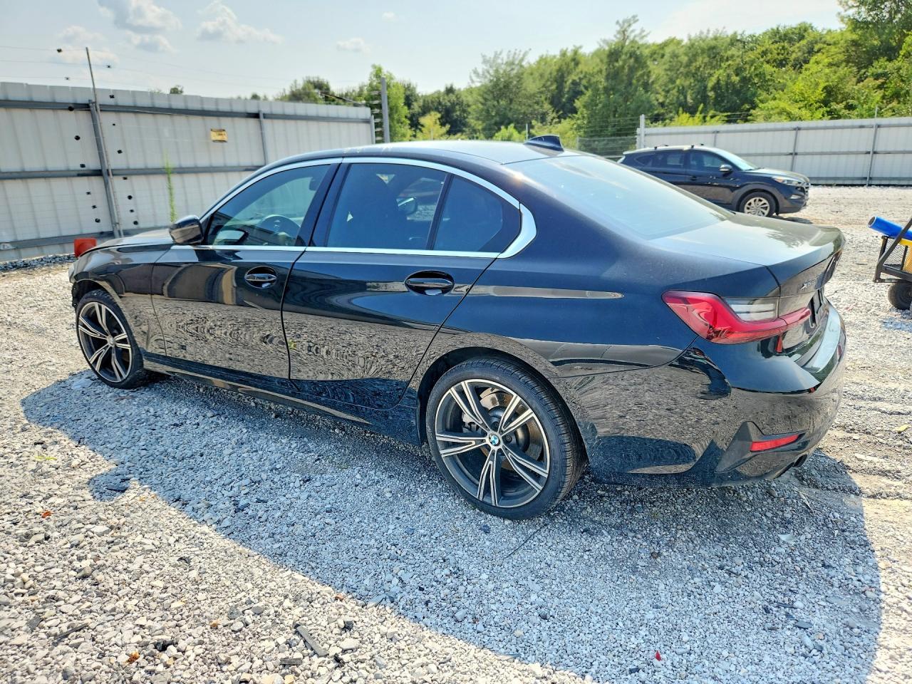 2022 BMW 330Xi - Фото 2