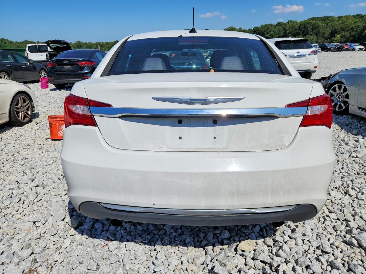 2012 Chrysler 200 Touring - Image 6