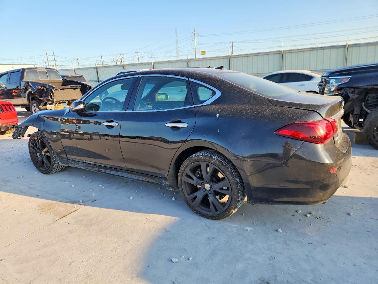 2015 Infiniti Q70 3.7 - Image 2
