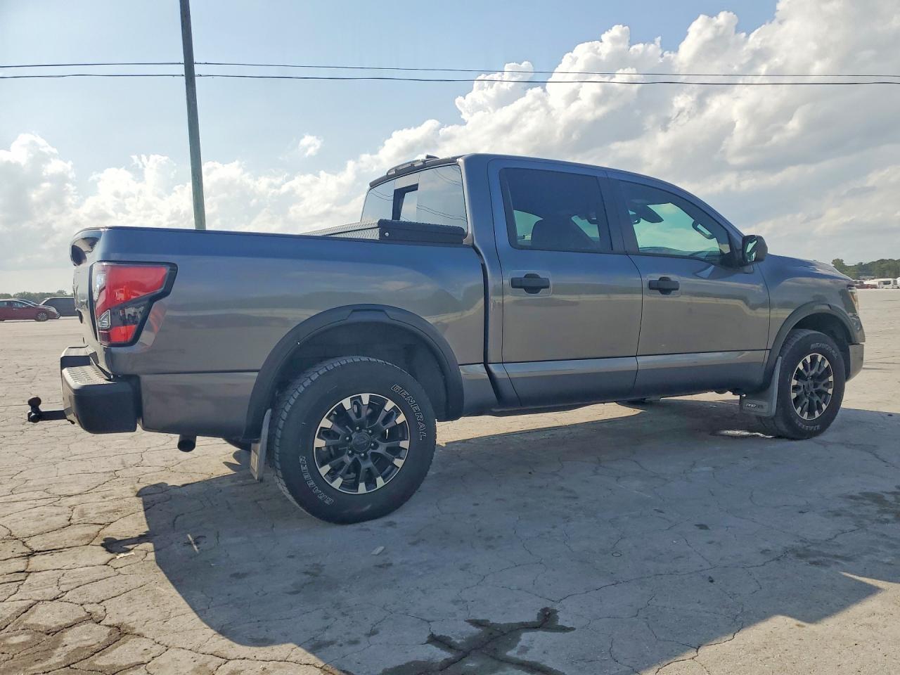 2022 Nissan Titan Pro-4X - Фото 3