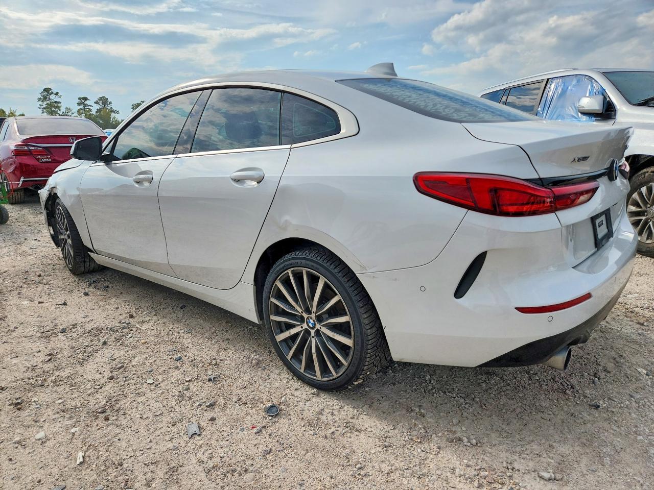 2021 BMW 228Xi - Фото 2