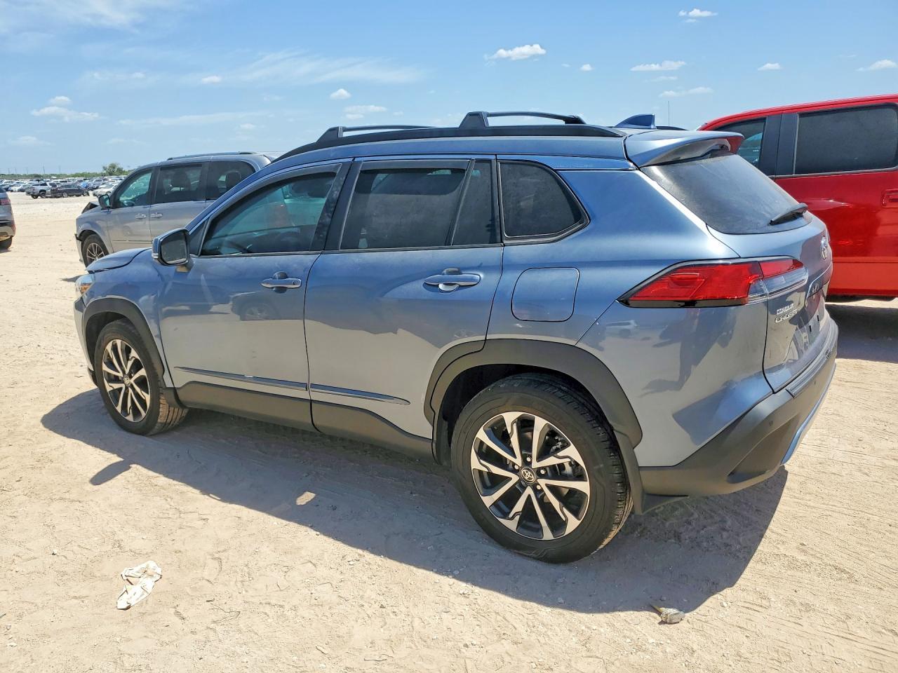 2024 Toyota Corolla Cross Xle - Image 2