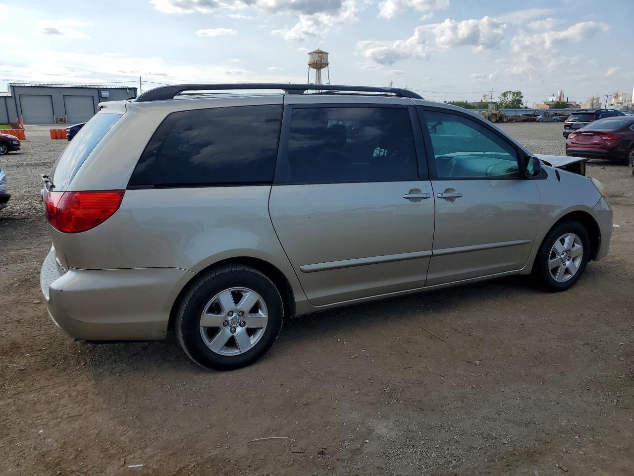 2009 Toyota Sienna Le 7-Passenger - Фото 3
