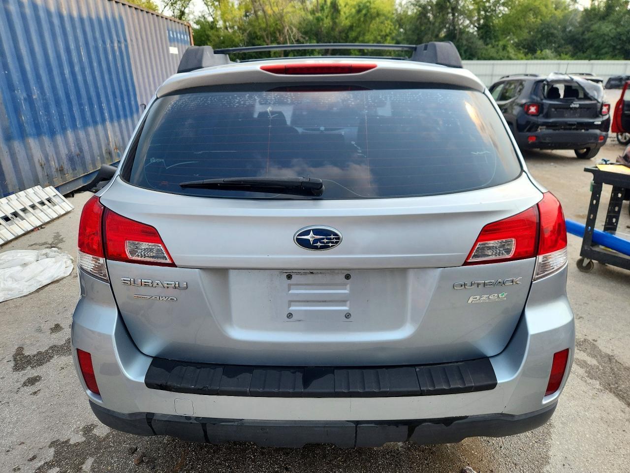 2014 Subaru Outback 2.5I - Image 6