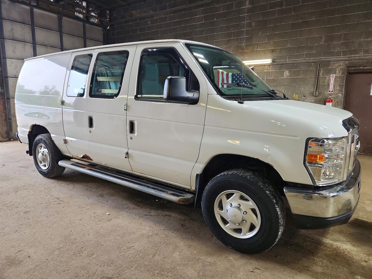 2014 Ford Econoline E250 Van - Фото 4