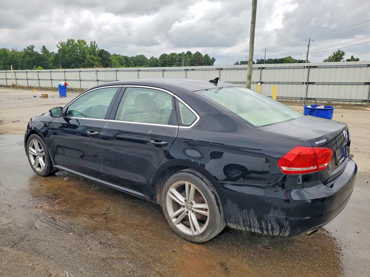 2014 Volkswagen Passat Se - Image 2