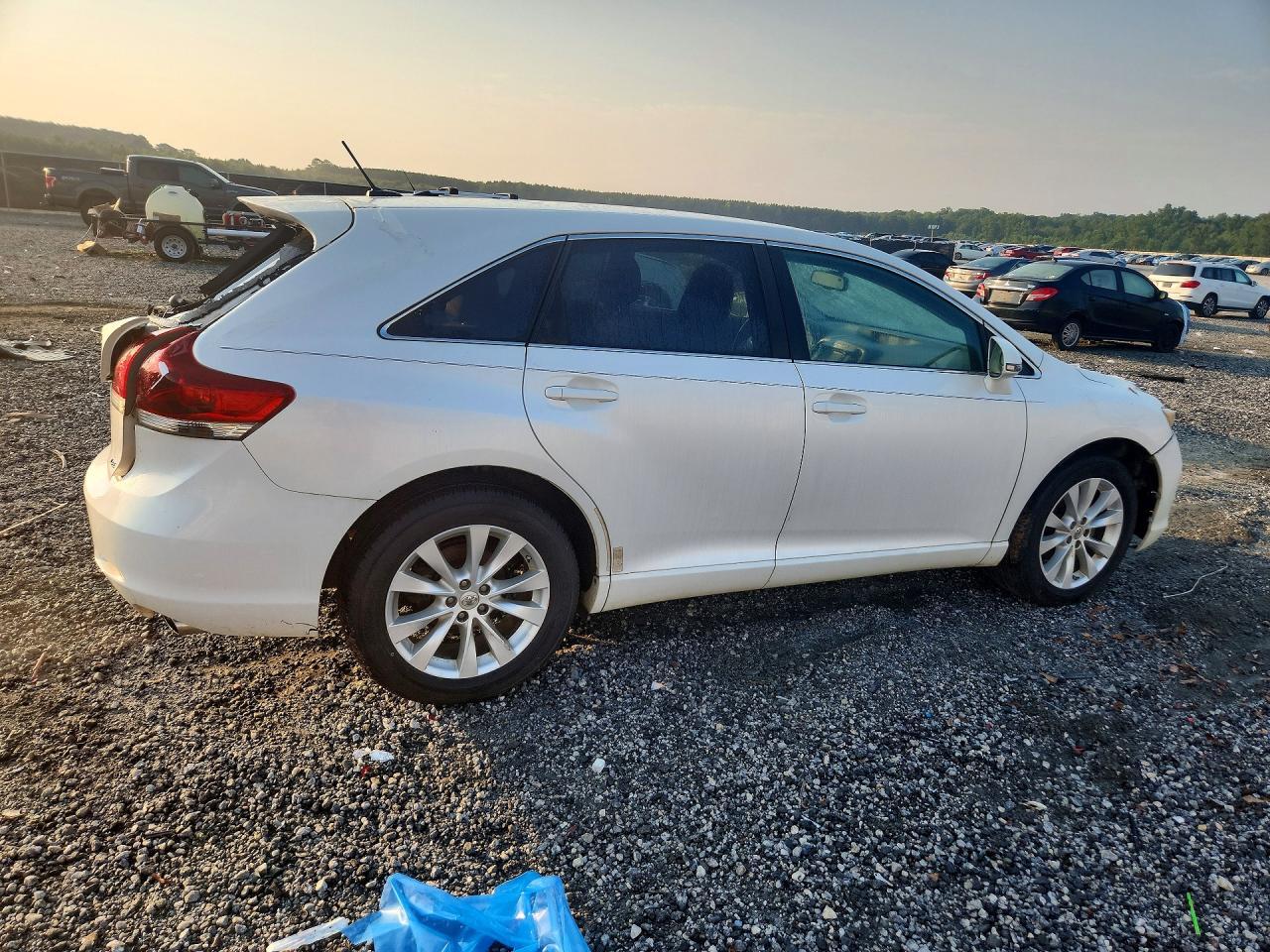 2014 Toyota Venza Le - Image 3