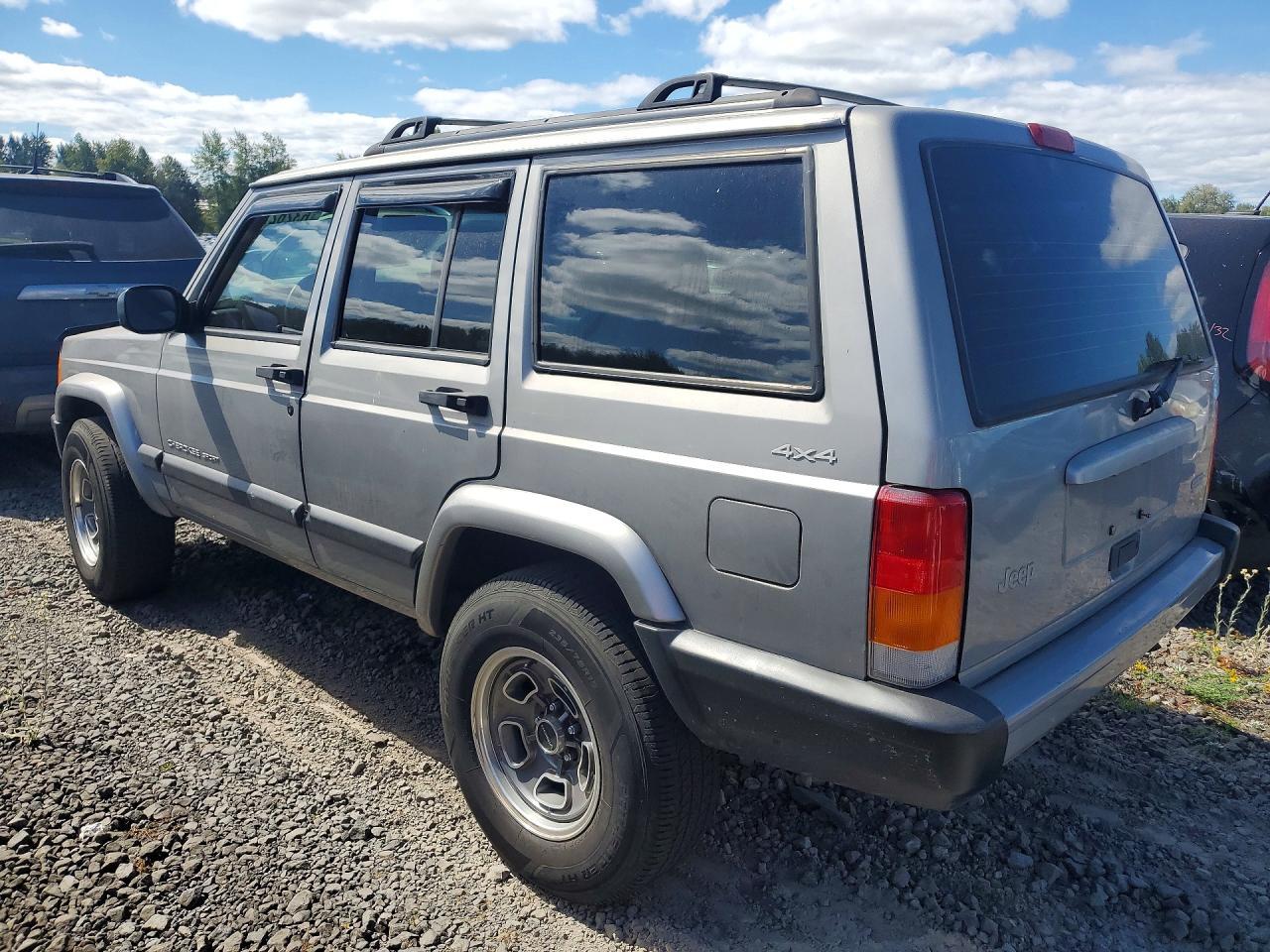 2000 Jeep Cherokee Sport - Image 2