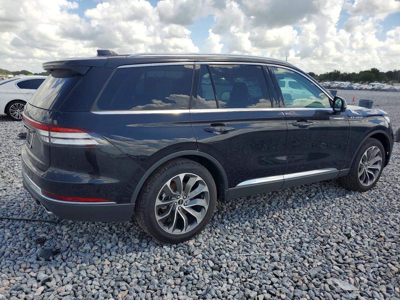 2025 Lincoln Aviator - Image 3
