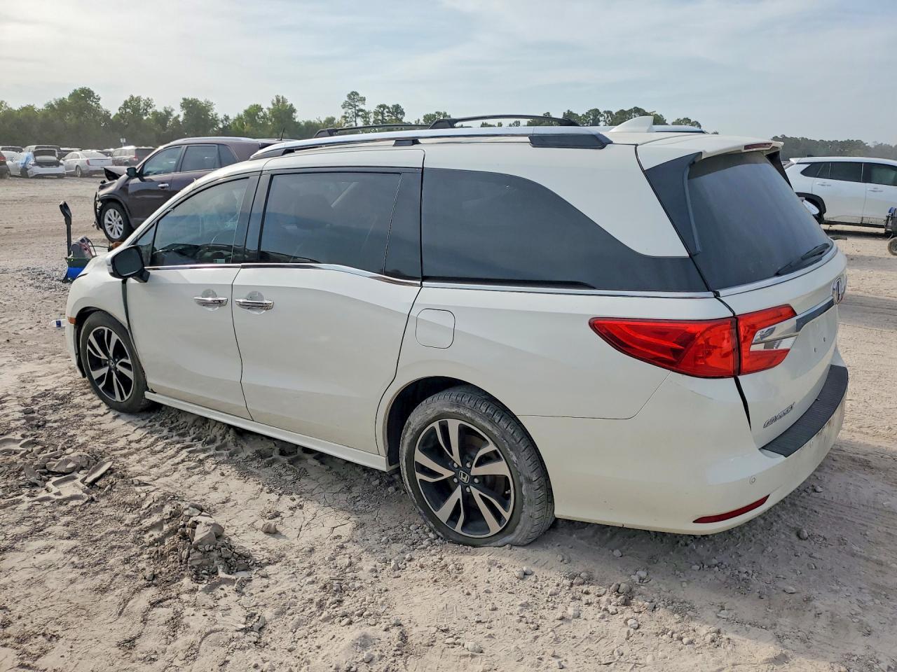 2018 Honda Odyssey Elite - Фото 2