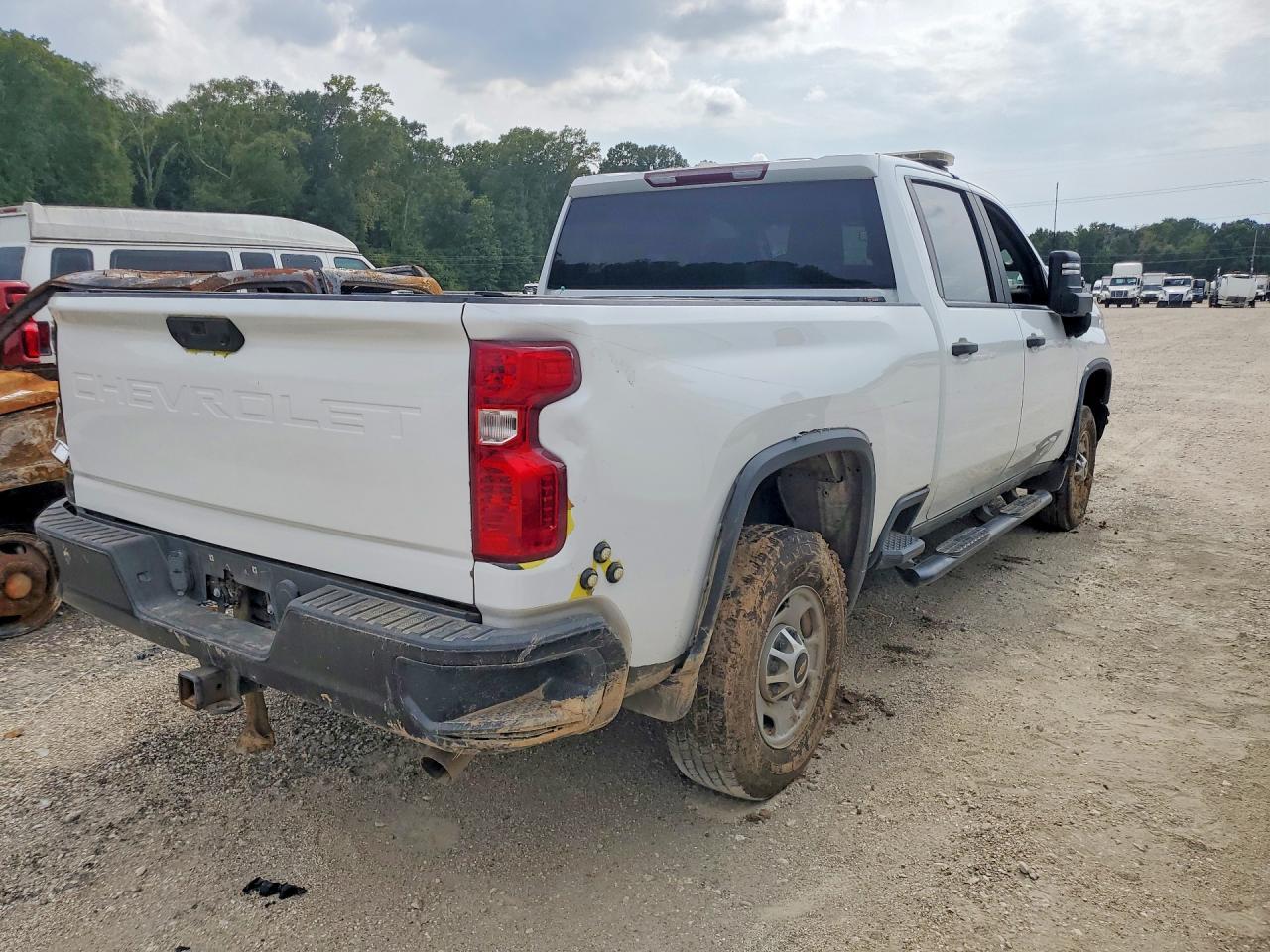 2021 Chevrolet Silverado C2500 Heavy Duty - Фото 3