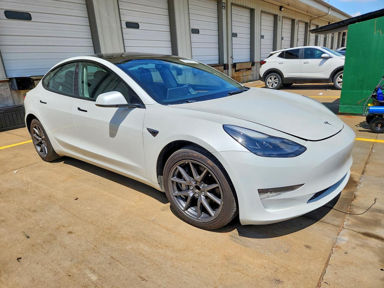 2023 Tesla Model 3 - Фото 4