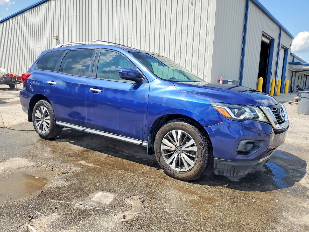 2017 Nissan Pathfinder S - Фото 4