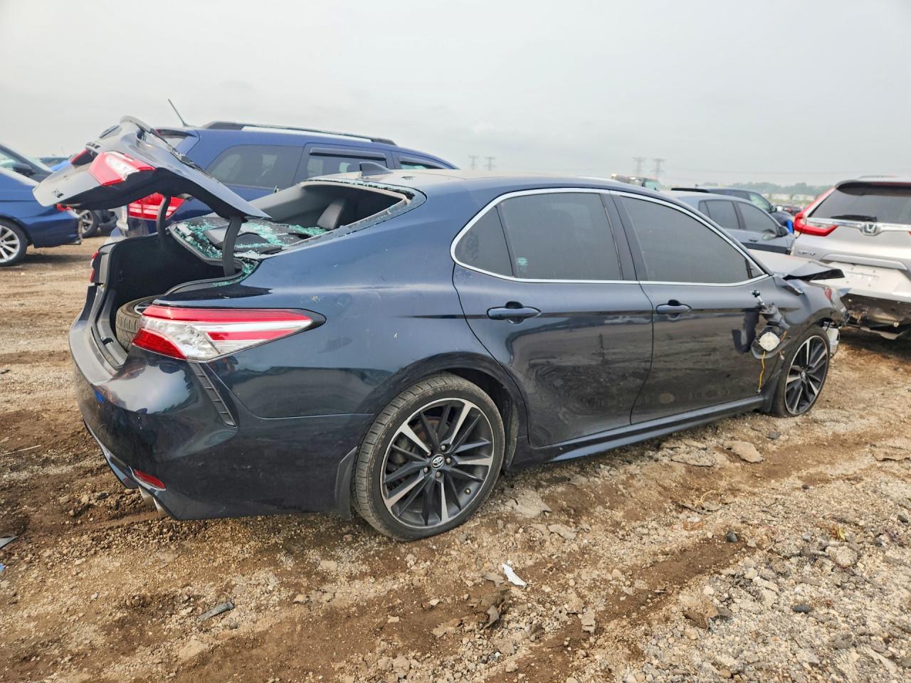 2020 Toyota Camry Xse - Фото 3