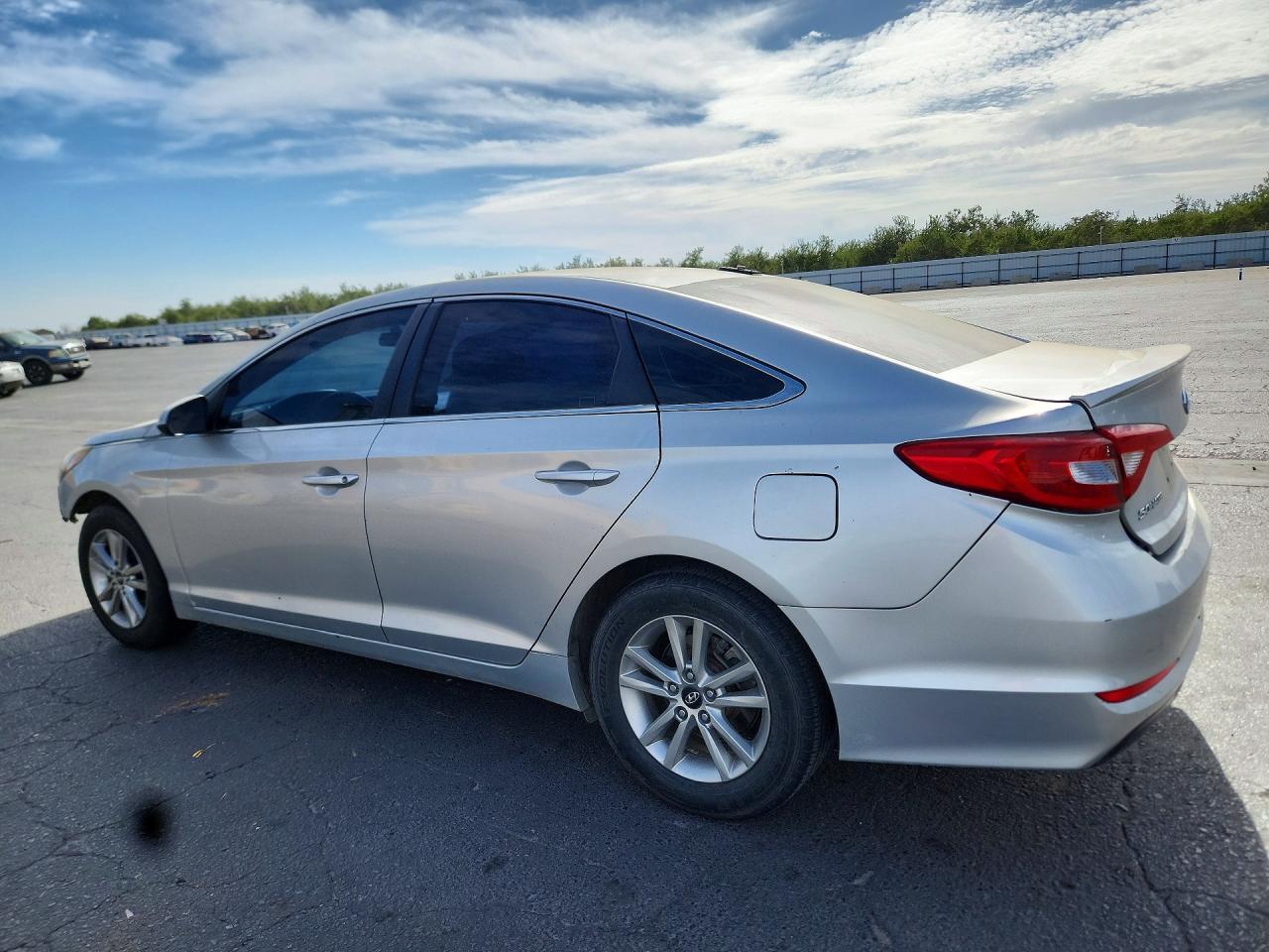 2017 Hyundai Sonata Se - Image 2