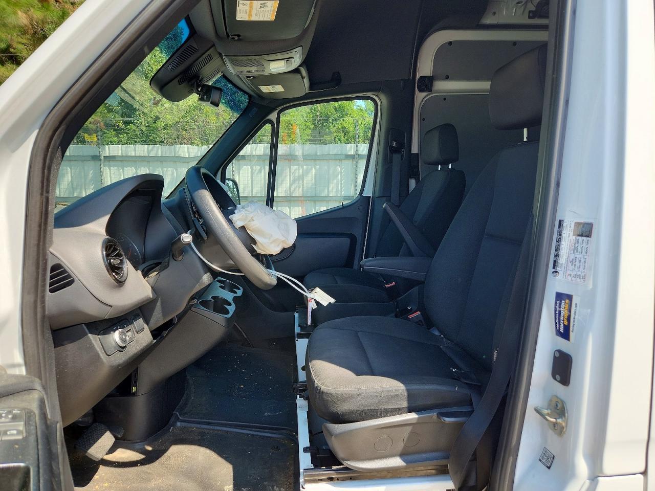 2024 Mercedes-Benz Sprinter 2500 Delivery Van - Фото 7