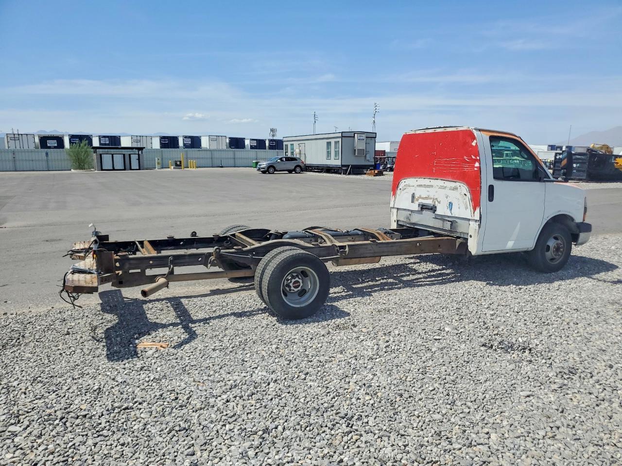 2015 GMC Savana Cutaway G3500 - Фото 3