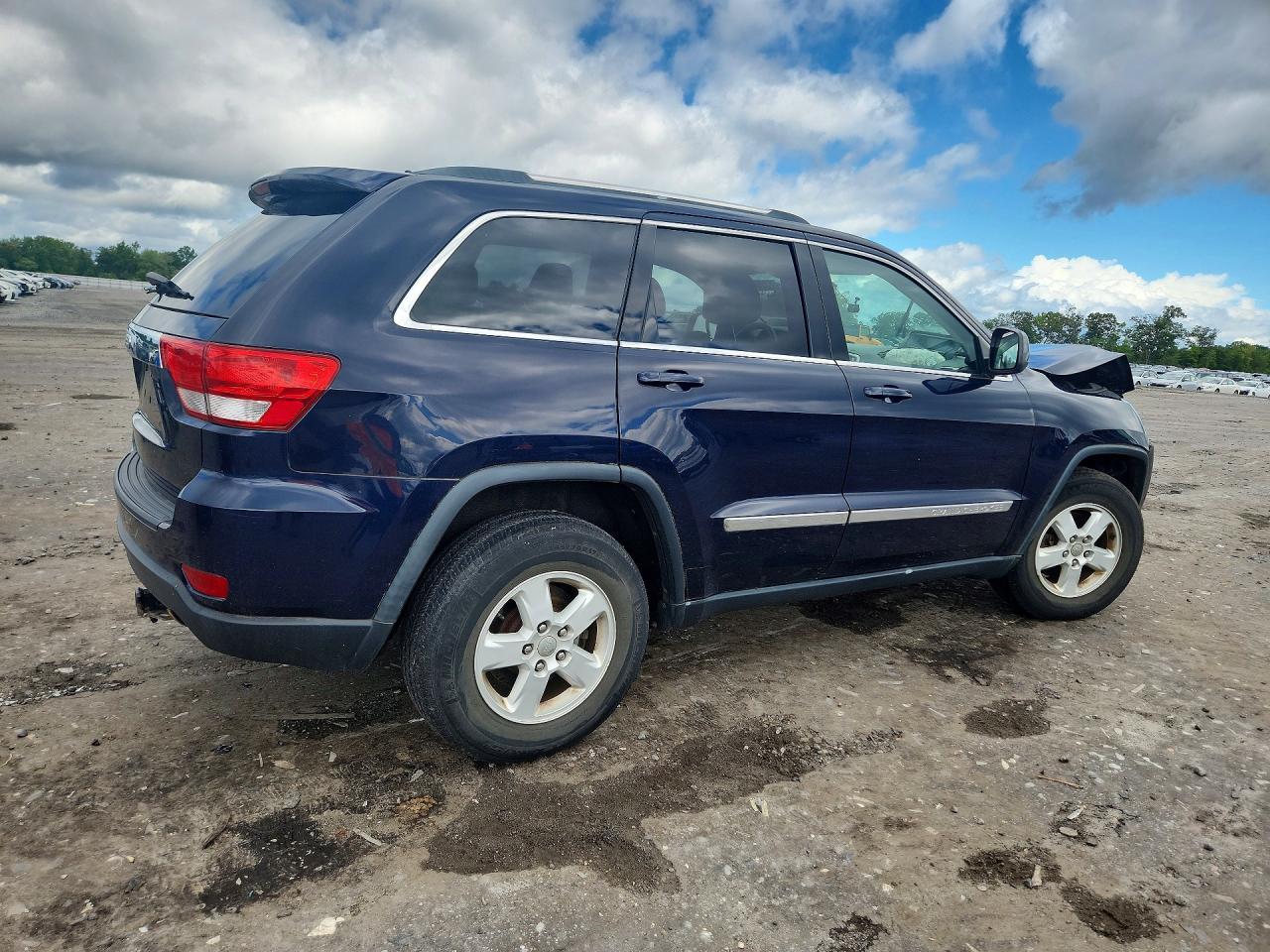 2013 Jeep Grand Cherokee Laredo - Image 3