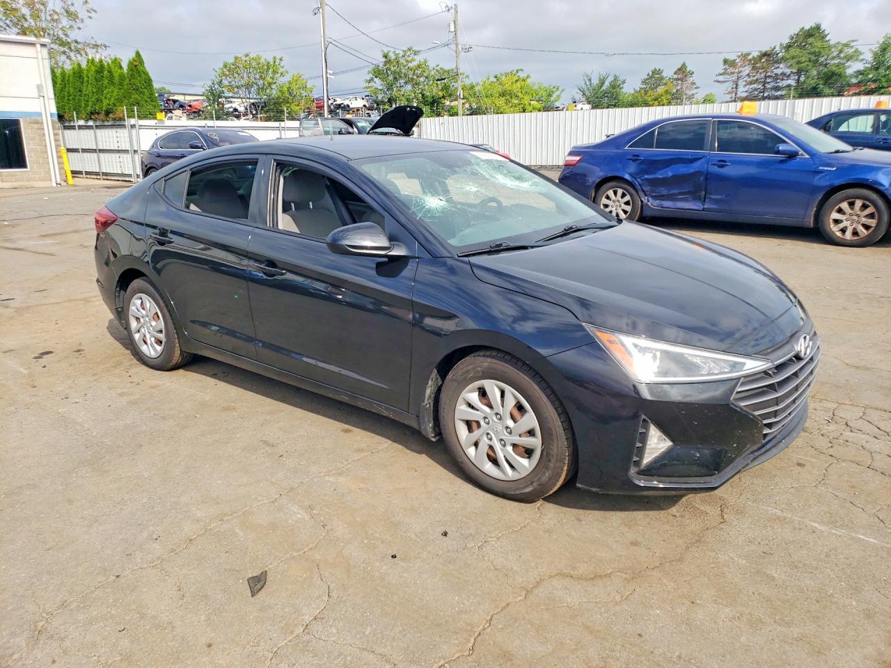 2020 Hyundai Elantra Se - Image 4