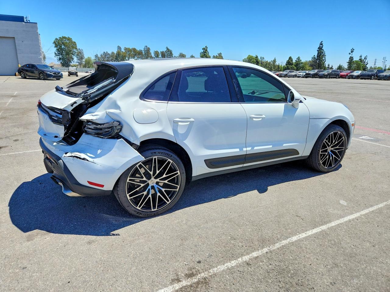 2023 Porsche Macan Base - Image 3