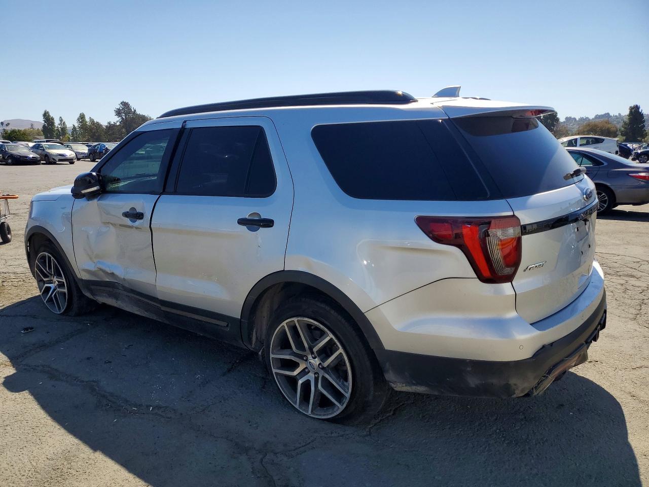 2016 Ford Explorer Sport - Image 2