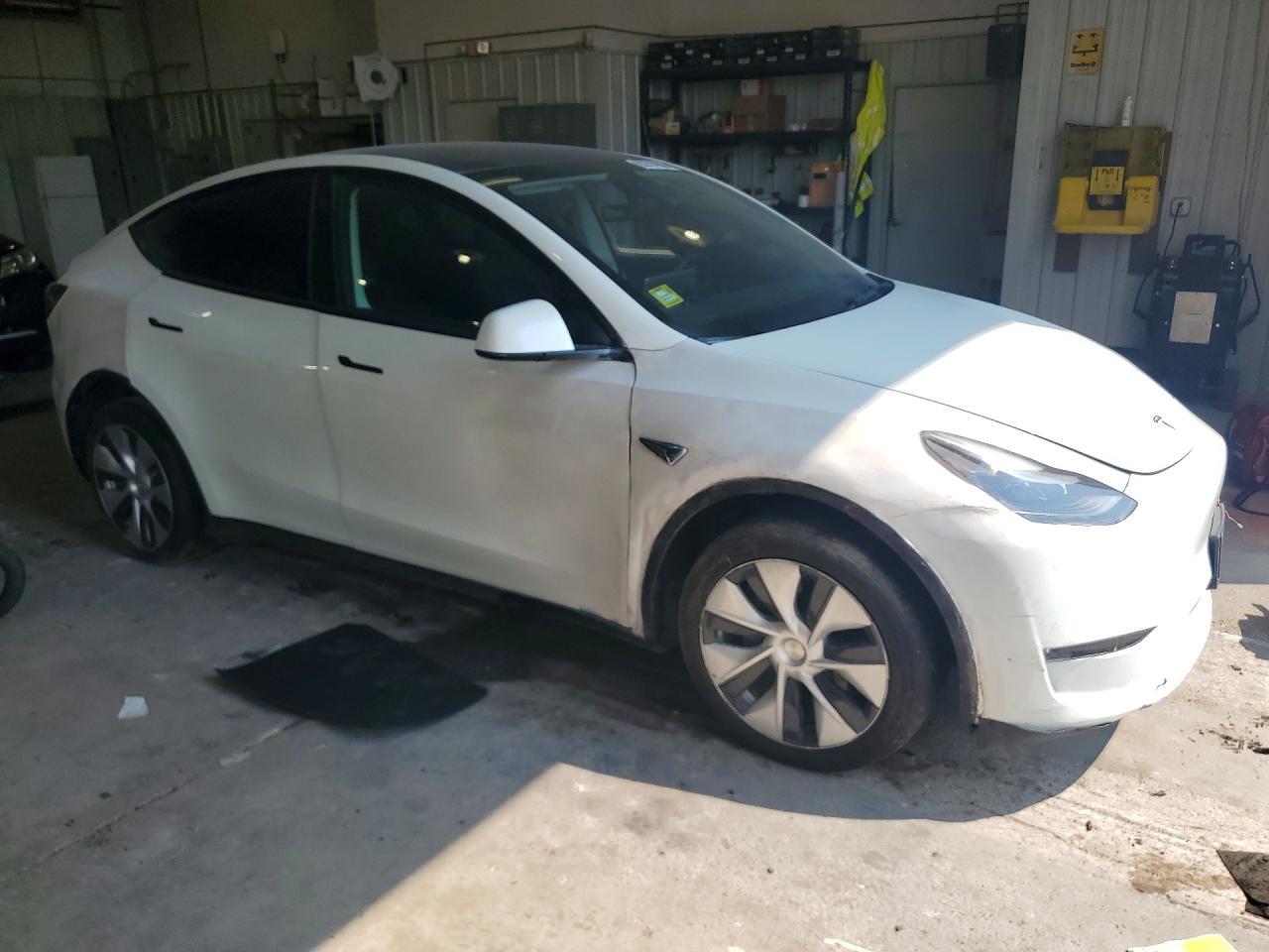 2023 Tesla Model Y - Image 4