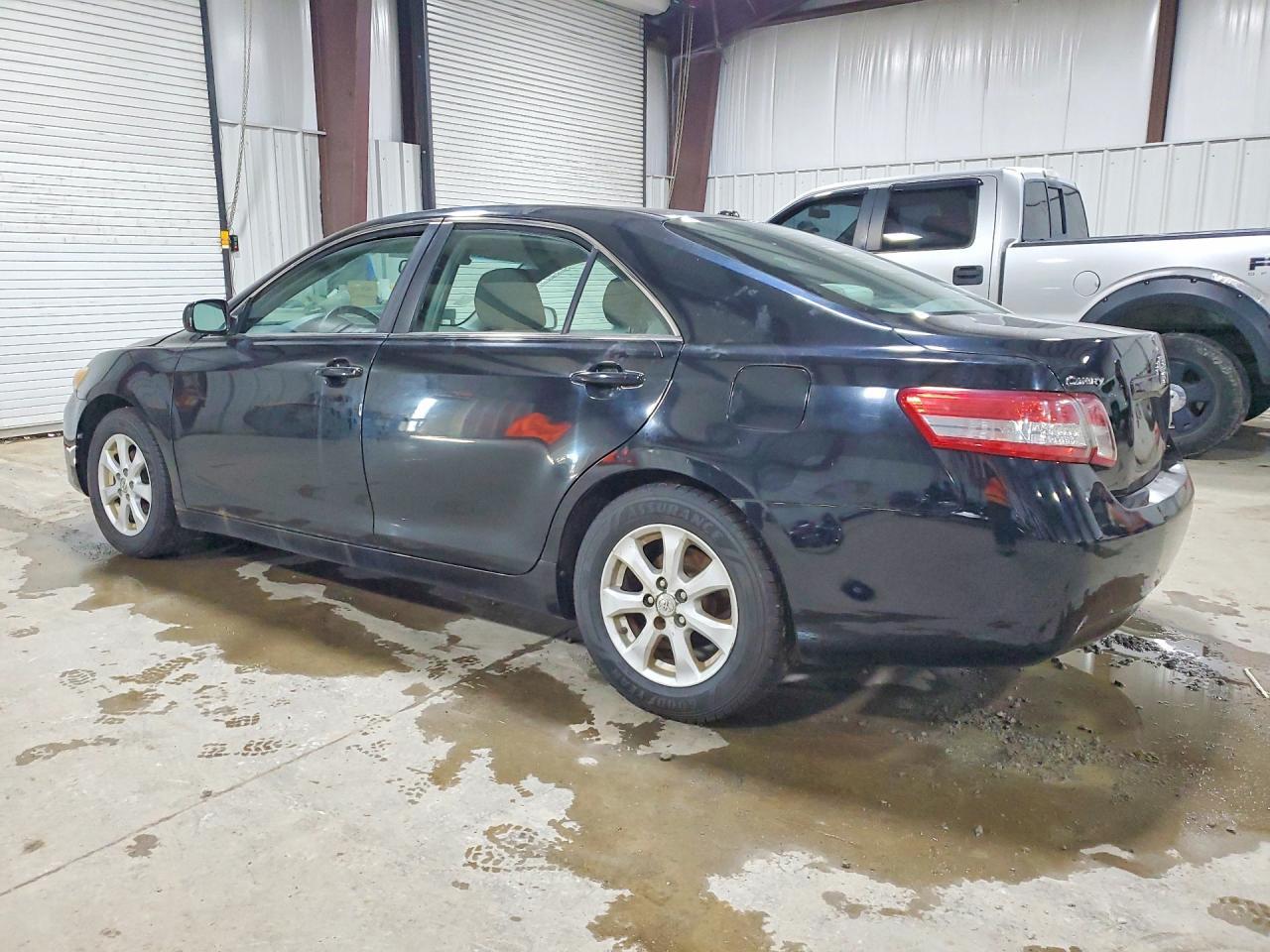 2011 Toyota Camry Le - Image 2