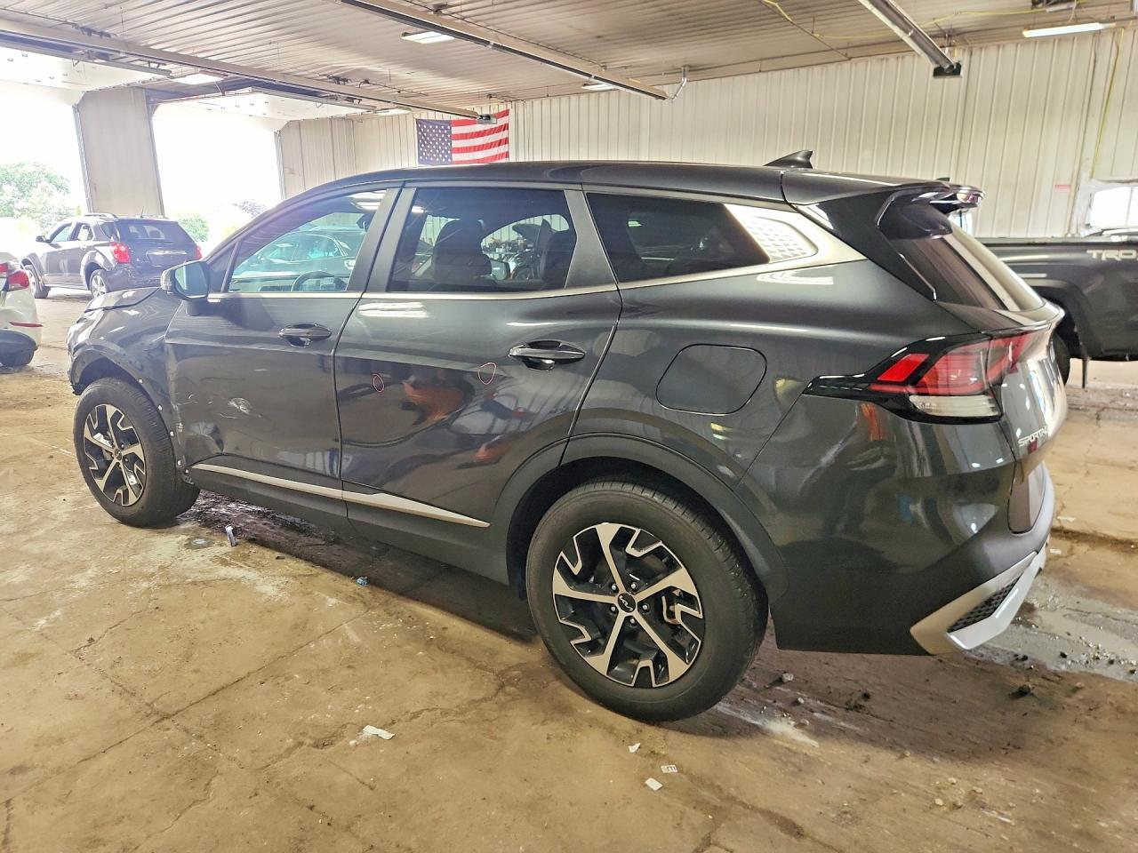 2024 Kia Sportage Ex - Image 2