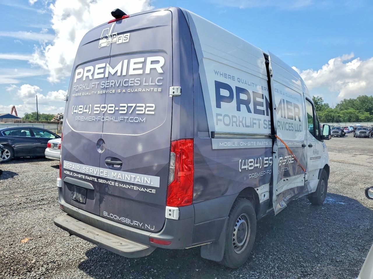 2024 Mercedes-Benz Sprinter 2500 Delivery Van - Фото 3