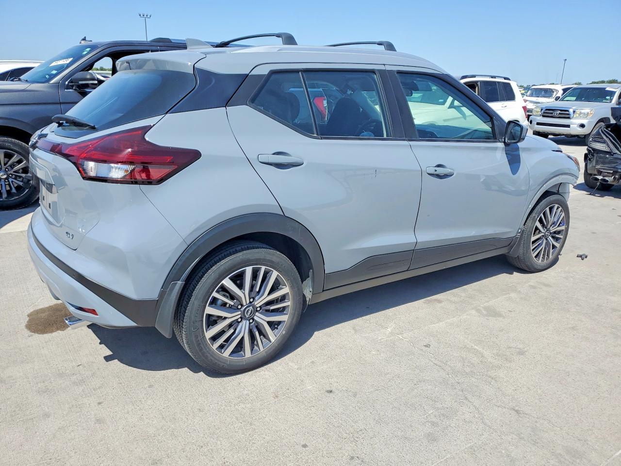 2024 Nissan Kicks Sv - Image 3
