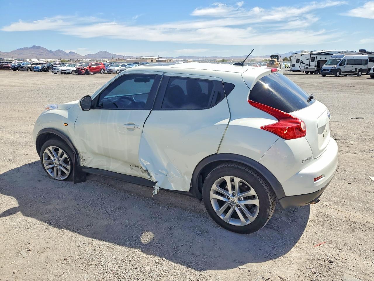 2011 Nissan Juke S - Фото 2