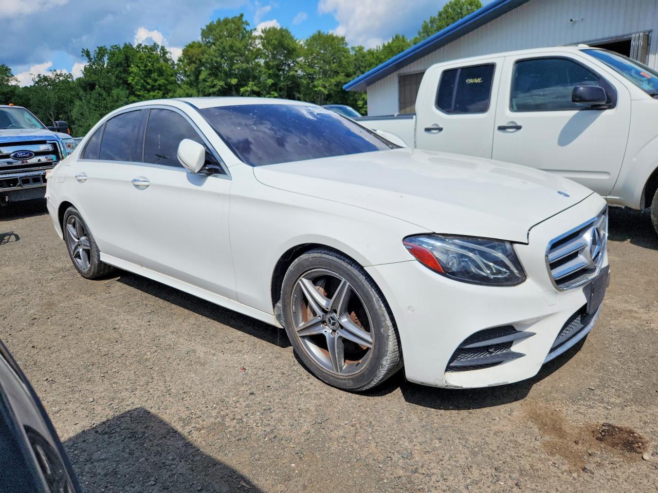2017 Mercedes-Benz E 300 4Matic - Фото 4