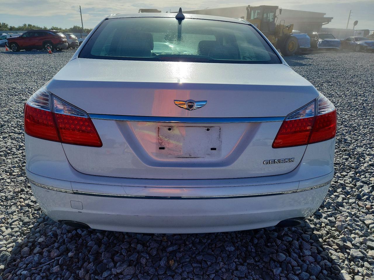 2011 Hyundai Genesis 3.8L - Фото 6