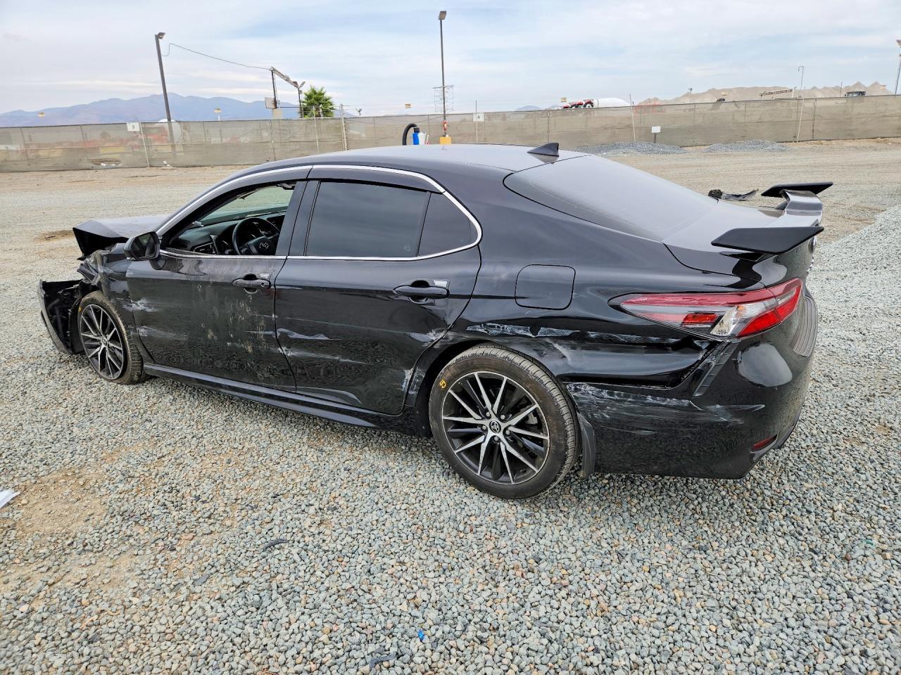 2023 Toyota Camry Se - Фото 2