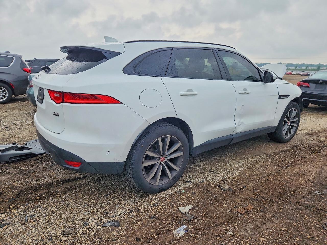 2018 Jaguar F-Pace Prestige - Image 3