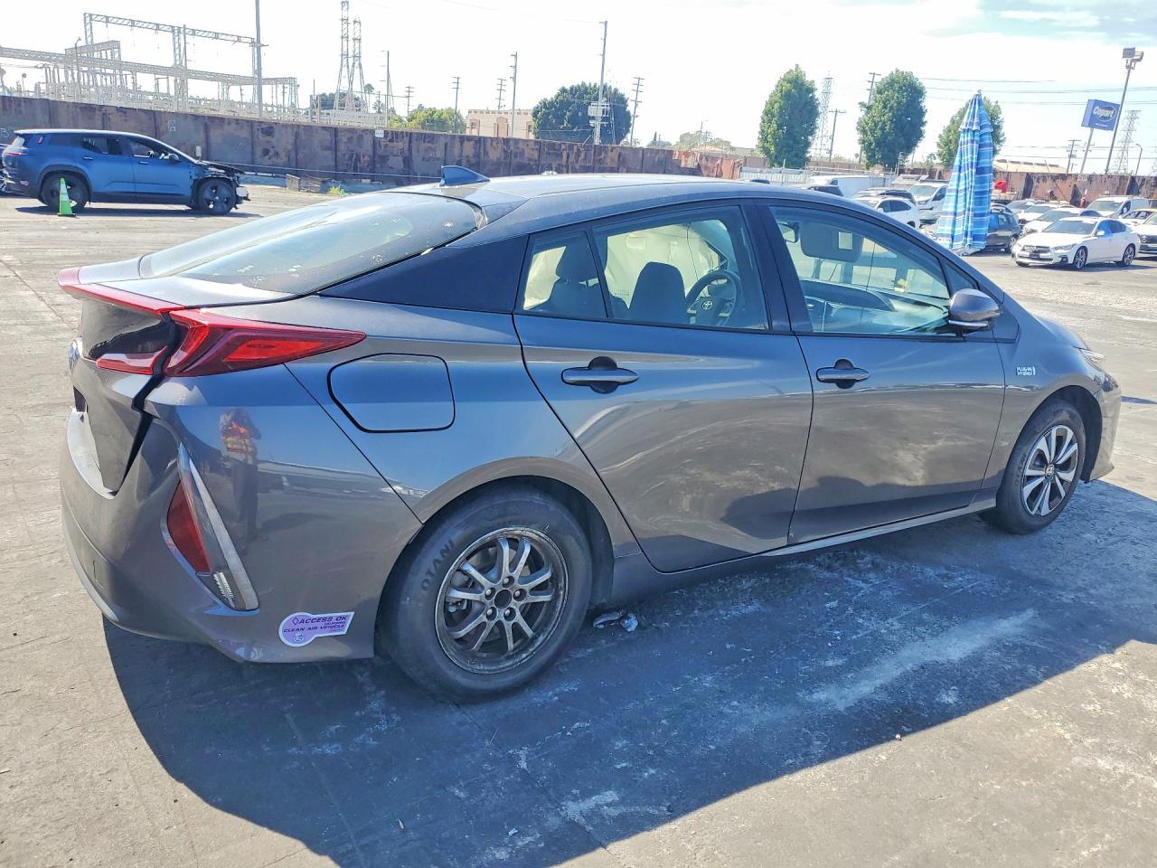 2019 Toyota Prius Prime Plus - Фото 3