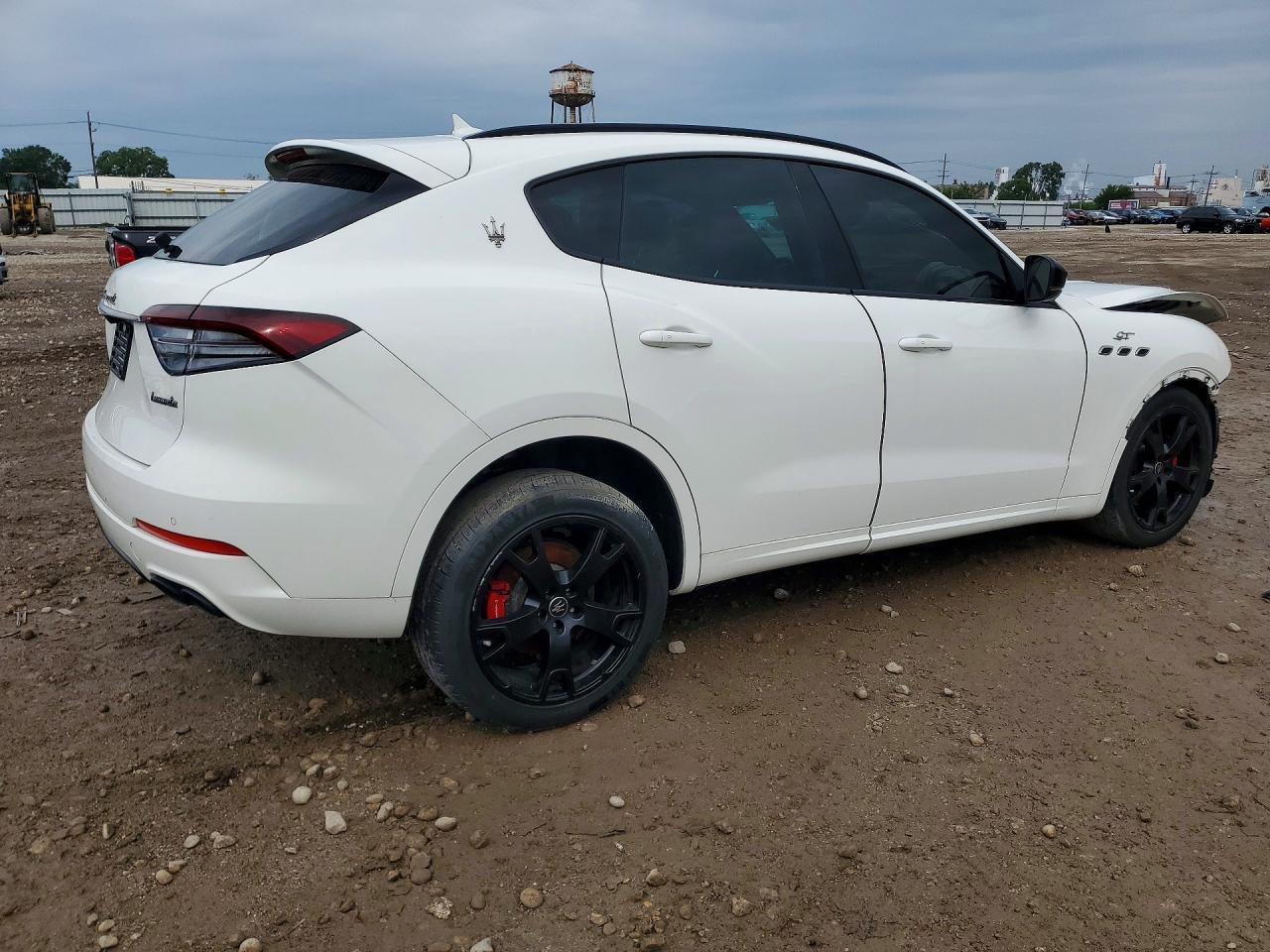 2022 Maserati Levante Base - Фото 3