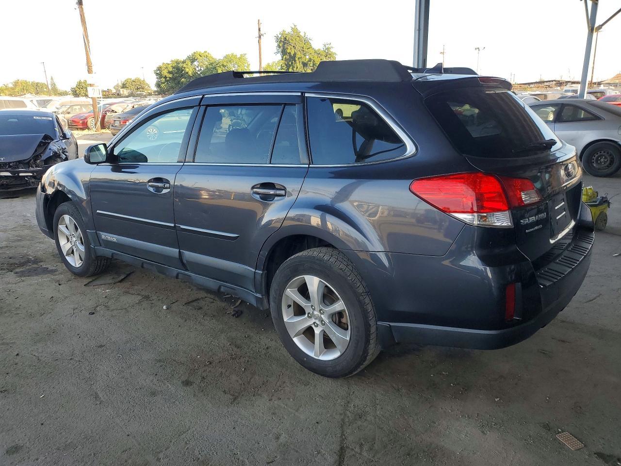 2013 Subaru Outback 2.5I Limited - Image 2