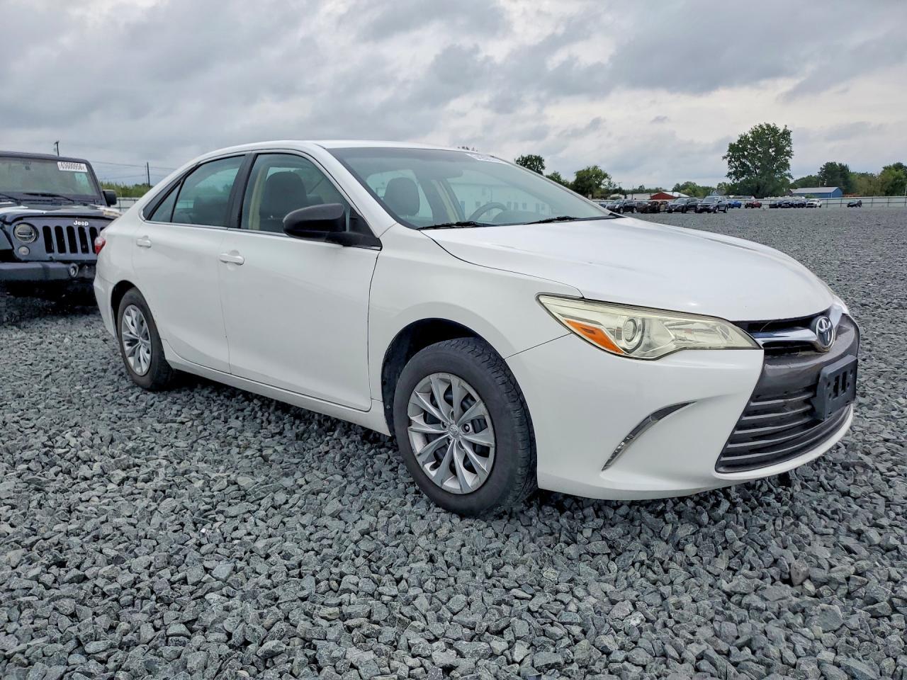 2017 Toyota Camry Le - Фото 4