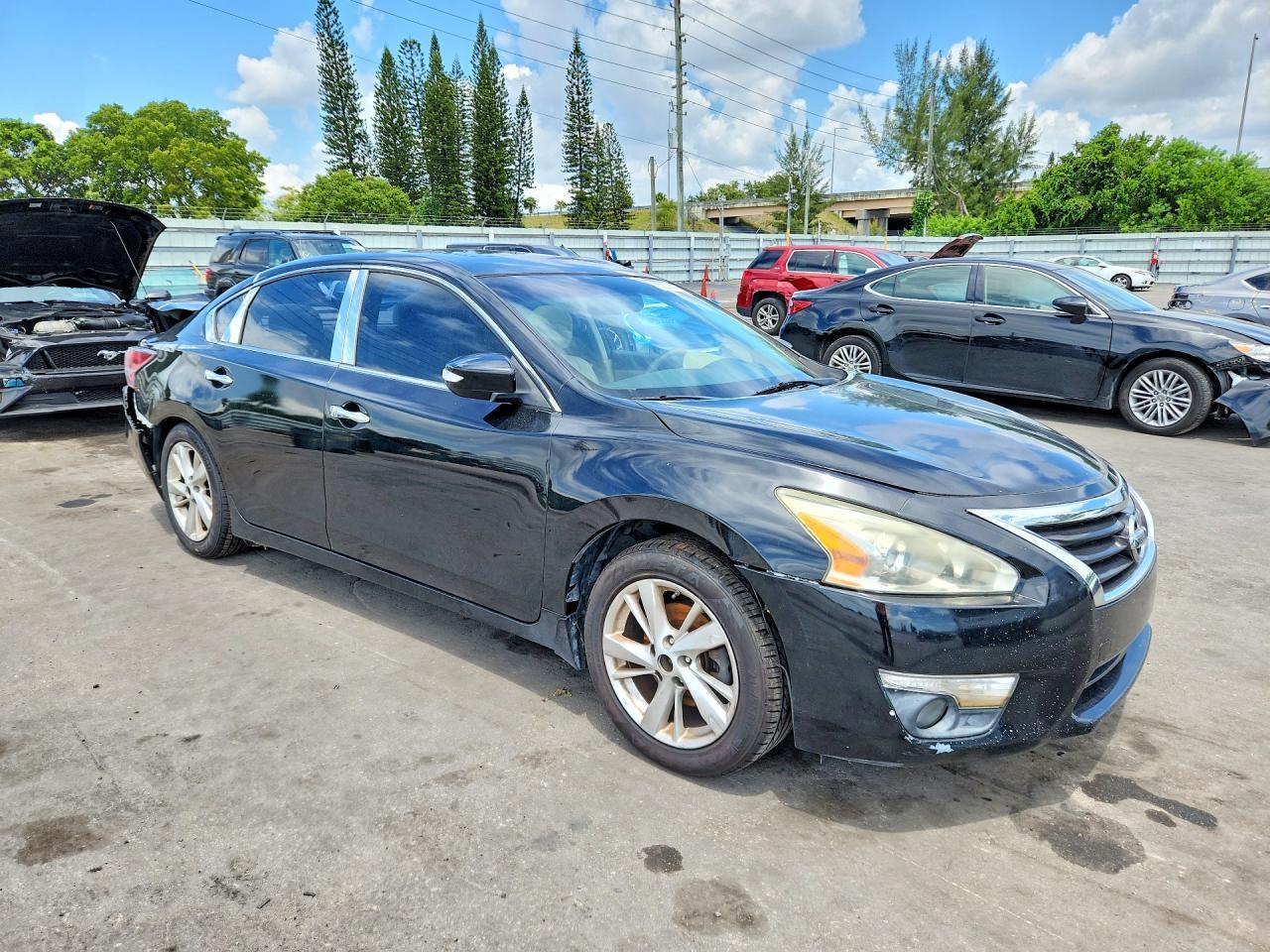 2014 Nissan Altima 2.5 - Image 4